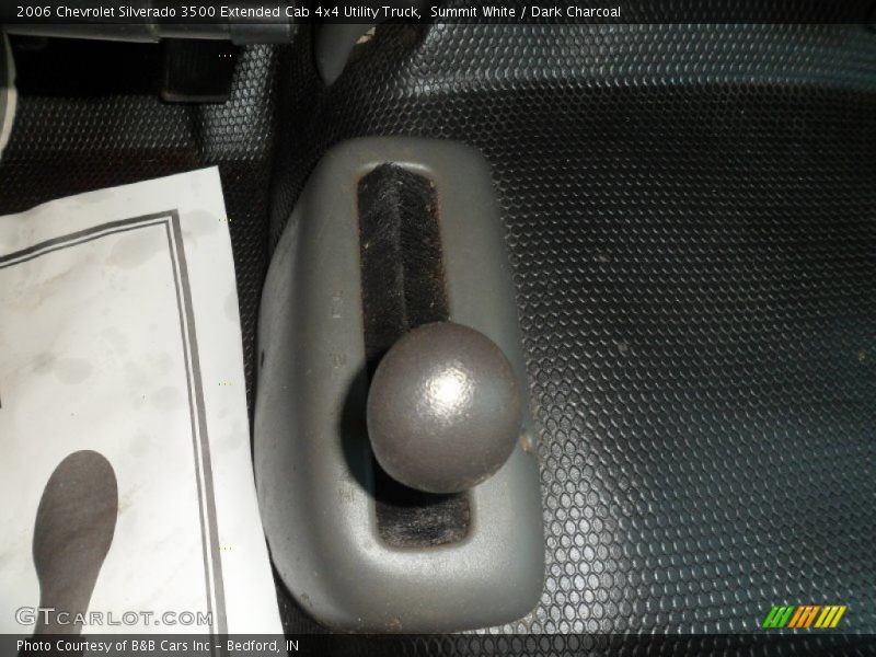 Summit White / Dark Charcoal 2006 Chevrolet Silverado 3500 Extended Cab 4x4 Utility Truck