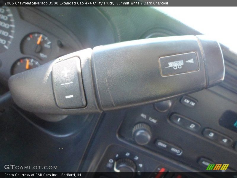 Summit White / Dark Charcoal 2006 Chevrolet Silverado 3500 Extended Cab 4x4 Utility Truck