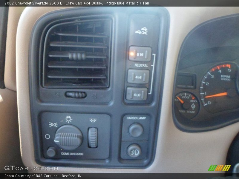 Controls of 2002 Silverado 3500 LT Crew Cab 4x4 Dually