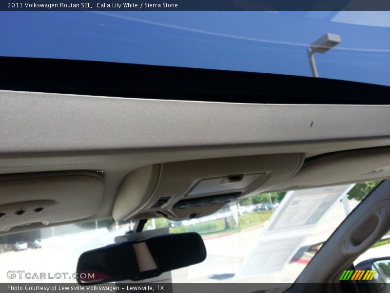 Calla Lily White / Sierra Stone 2011 Volkswagen Routan SEL