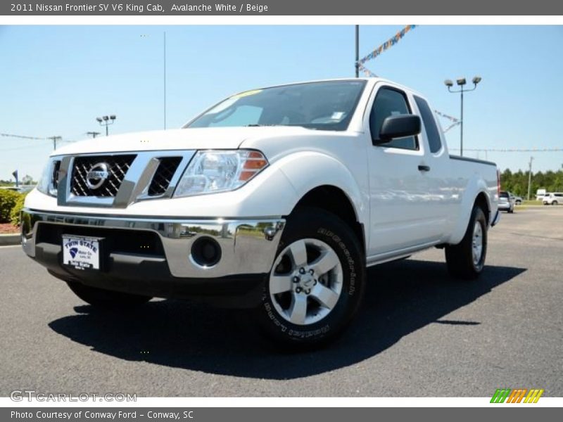 Avalanche White / Beige 2011 Nissan Frontier SV V6 King Cab