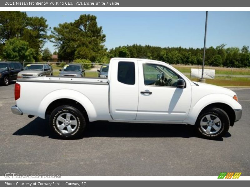 Avalanche White / Beige 2011 Nissan Frontier SV V6 King Cab