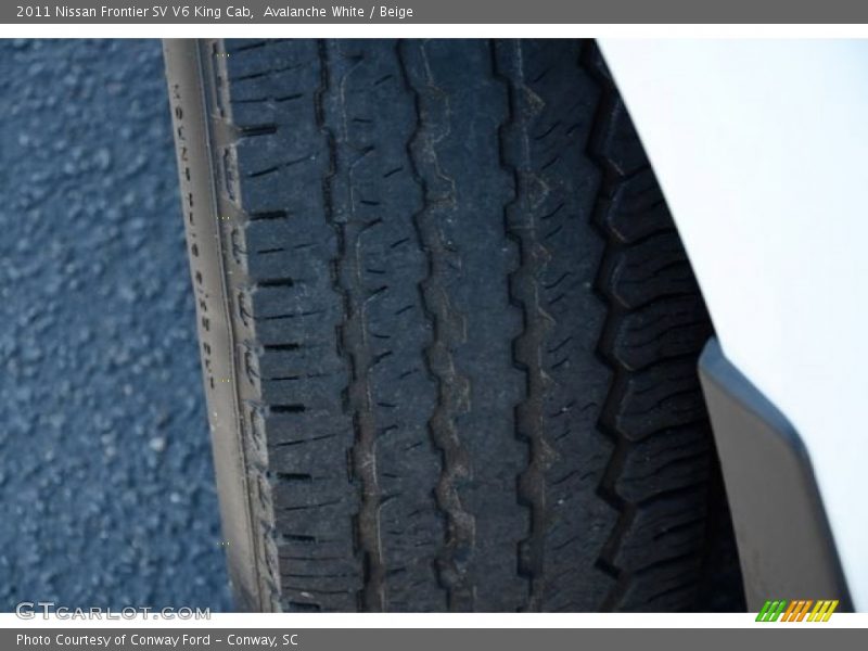Avalanche White / Beige 2011 Nissan Frontier SV V6 King Cab