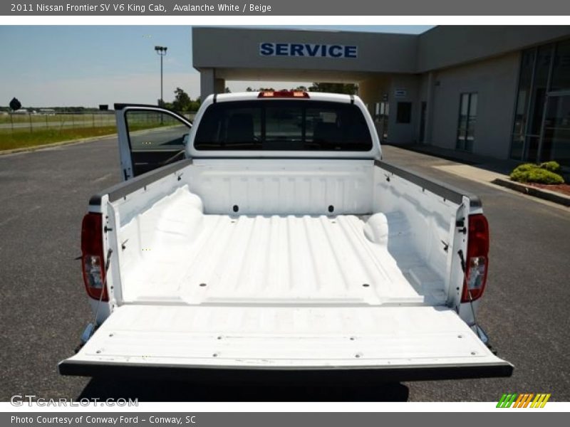 Avalanche White / Beige 2011 Nissan Frontier SV V6 King Cab