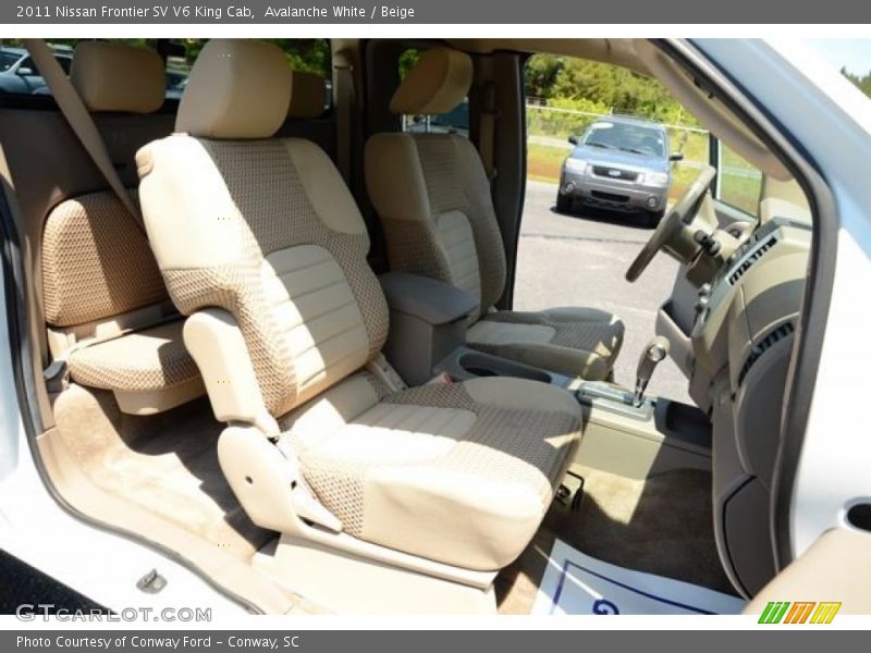 Avalanche White / Beige 2011 Nissan Frontier SV V6 King Cab