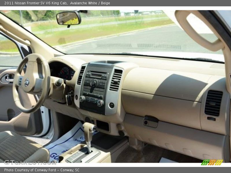 Avalanche White / Beige 2011 Nissan Frontier SV V6 King Cab