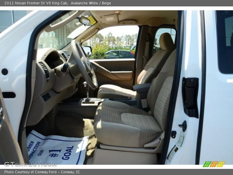 Avalanche White / Beige 2011 Nissan Frontier SV V6 King Cab