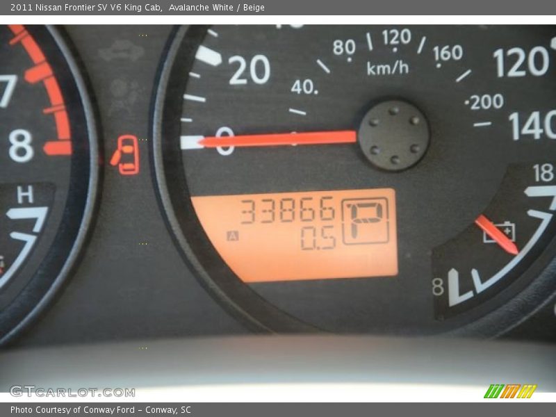 Avalanche White / Beige 2011 Nissan Frontier SV V6 King Cab