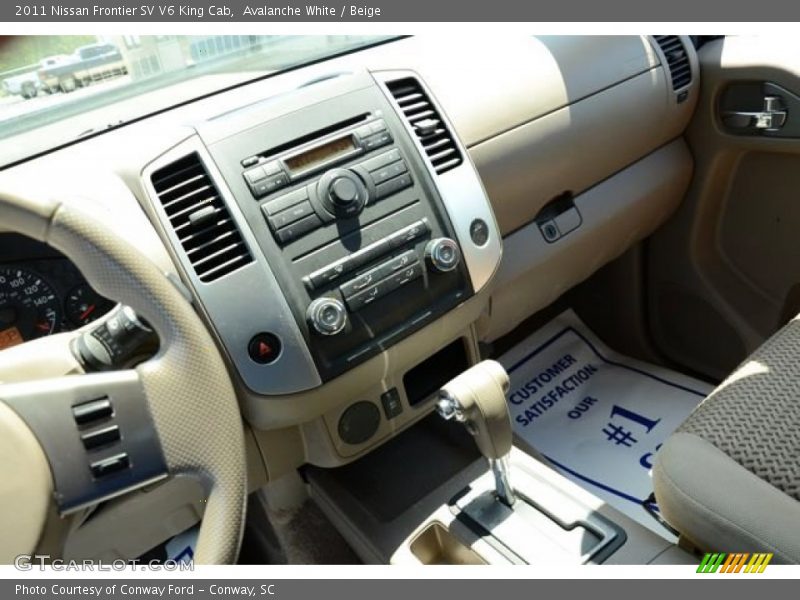 Avalanche White / Beige 2011 Nissan Frontier SV V6 King Cab