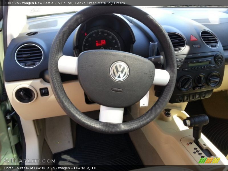 Gecko Green Metallic / Cream 2007 Volkswagen New Beetle 2.5 Coupe