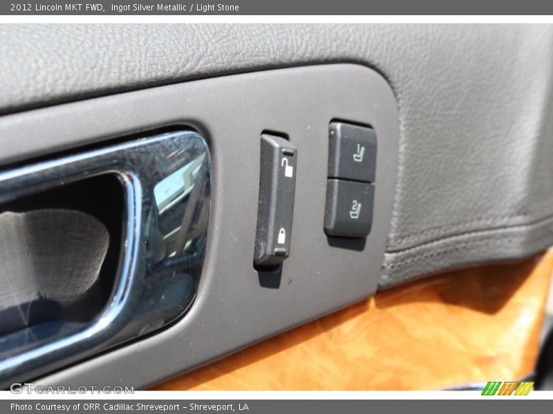 Ingot Silver Metallic / Light Stone 2012 Lincoln MKT FWD