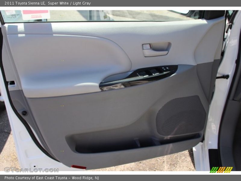 Super White / Light Gray 2011 Toyota Sienna LE