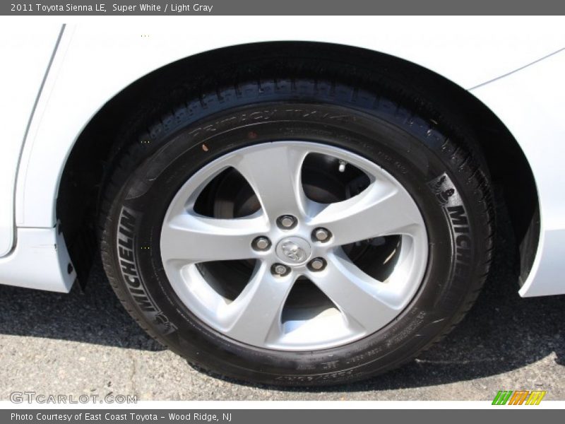 Super White / Light Gray 2011 Toyota Sienna LE