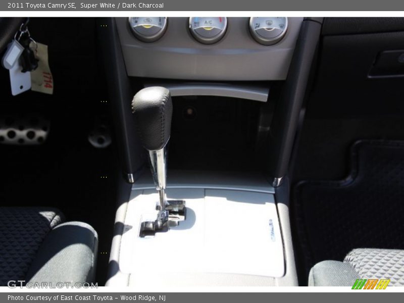 Super White / Dark Charcoal 2011 Toyota Camry SE
