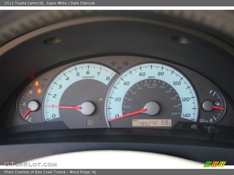 Super White / Dark Charcoal 2011 Toyota Camry SE
