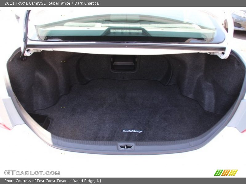 Super White / Dark Charcoal 2011 Toyota Camry SE