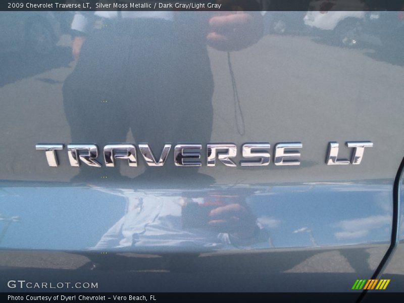 Silver Moss Metallic / Dark Gray/Light Gray 2009 Chevrolet Traverse LT