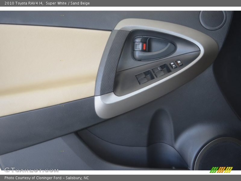 Super White / Sand Beige 2010 Toyota RAV4 I4