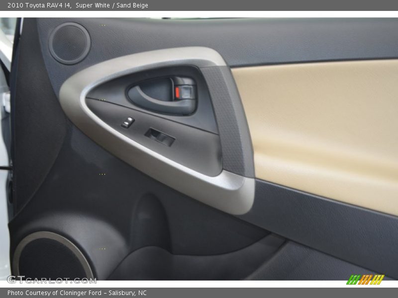 Super White / Sand Beige 2010 Toyota RAV4 I4