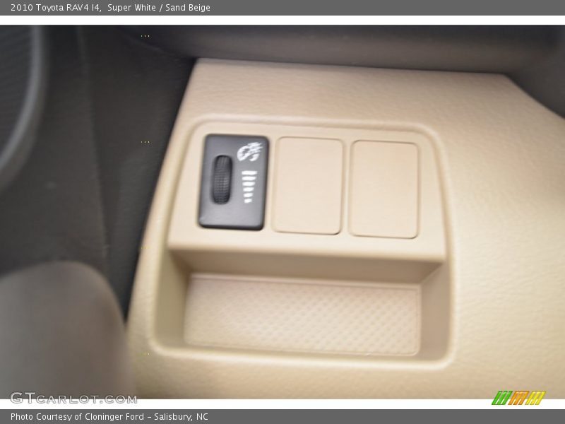 Super White / Sand Beige 2010 Toyota RAV4 I4