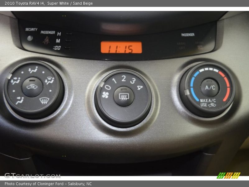 Super White / Sand Beige 2010 Toyota RAV4 I4