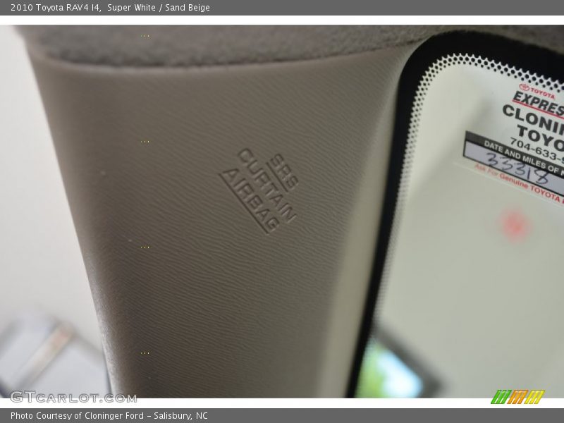 Super White / Sand Beige 2010 Toyota RAV4 I4