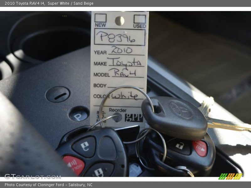 Super White / Sand Beige 2010 Toyota RAV4 I4