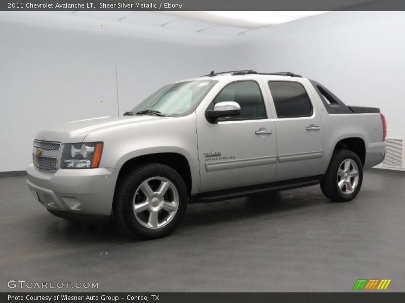 Front 3/4 View of 2011 Avalanche LT