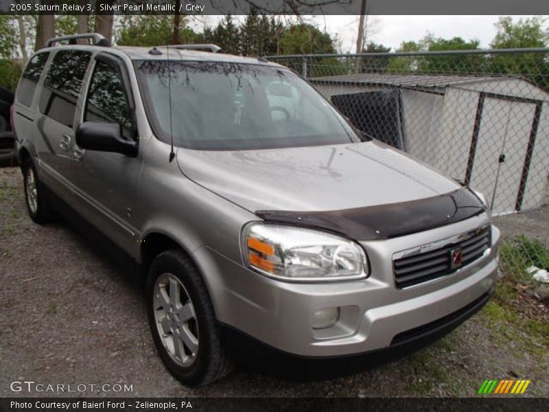 Silver Pearl Metallic / Grey 2005 Saturn Relay 3