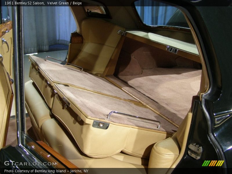 Velvet Green / Beige 1961 Bentley S2 Saloon