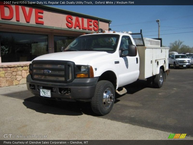 Oxford White / Medium Flint 2007 Ford F350 Super Duty XL Regular Cab Dually Utility Truck