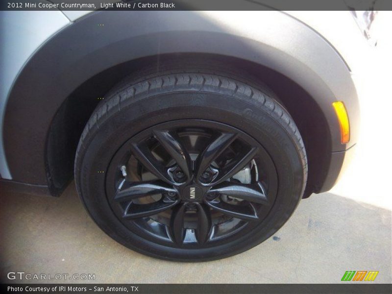 Light White / Carbon Black 2012 Mini Cooper Countryman