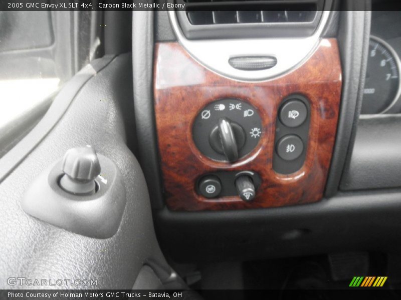 Controls of 2005 Envoy XL SLT 4x4