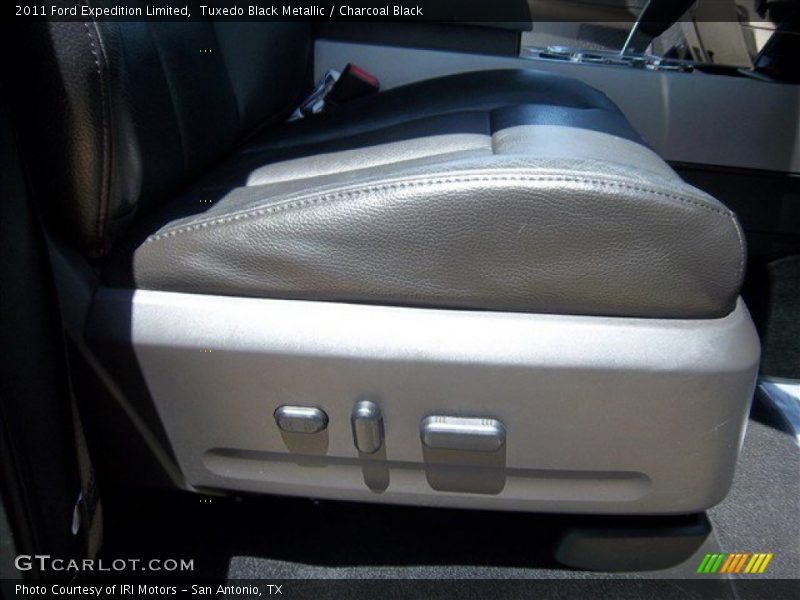 Tuxedo Black Metallic / Charcoal Black 2011 Ford Expedition Limited