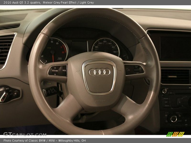 Meteor Grey Pearl Effect / Light Grey 2010 Audi Q5 3.2 quattro