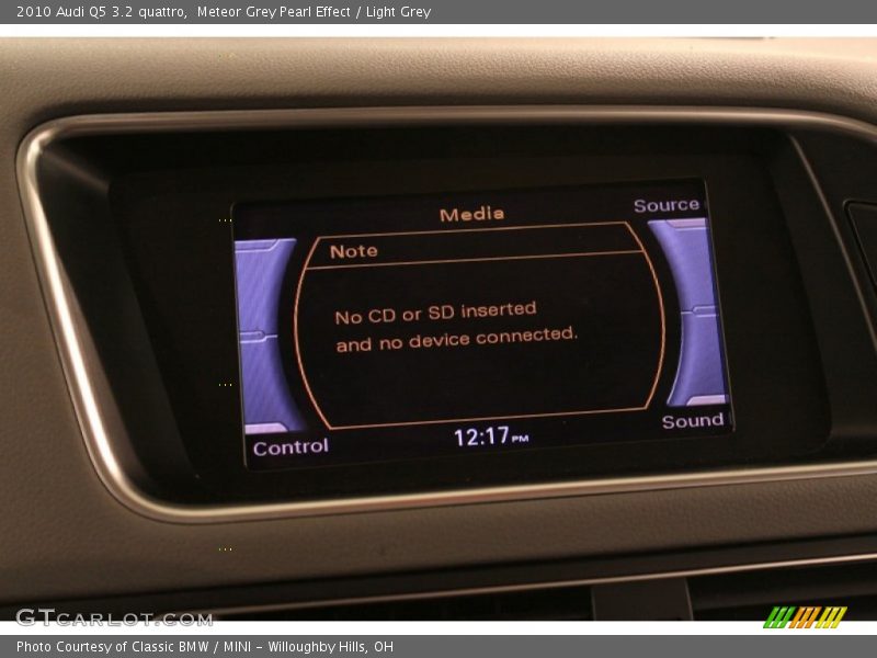 Meteor Grey Pearl Effect / Light Grey 2010 Audi Q5 3.2 quattro