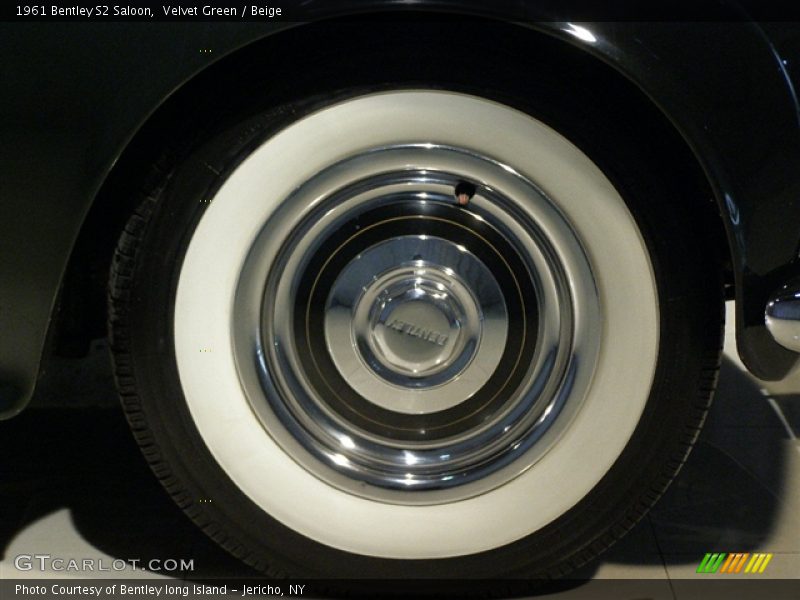 Velvet Green / Beige 1961 Bentley S2 Saloon