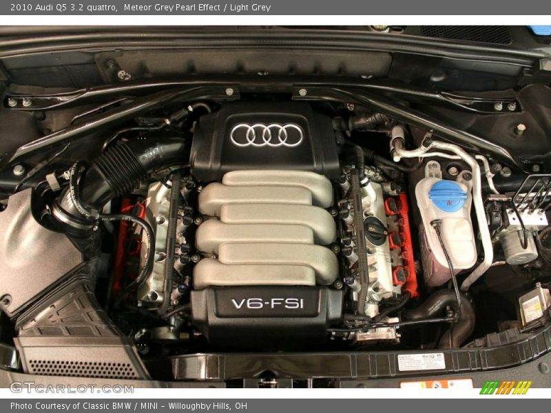 Meteor Grey Pearl Effect / Light Grey 2010 Audi Q5 3.2 quattro