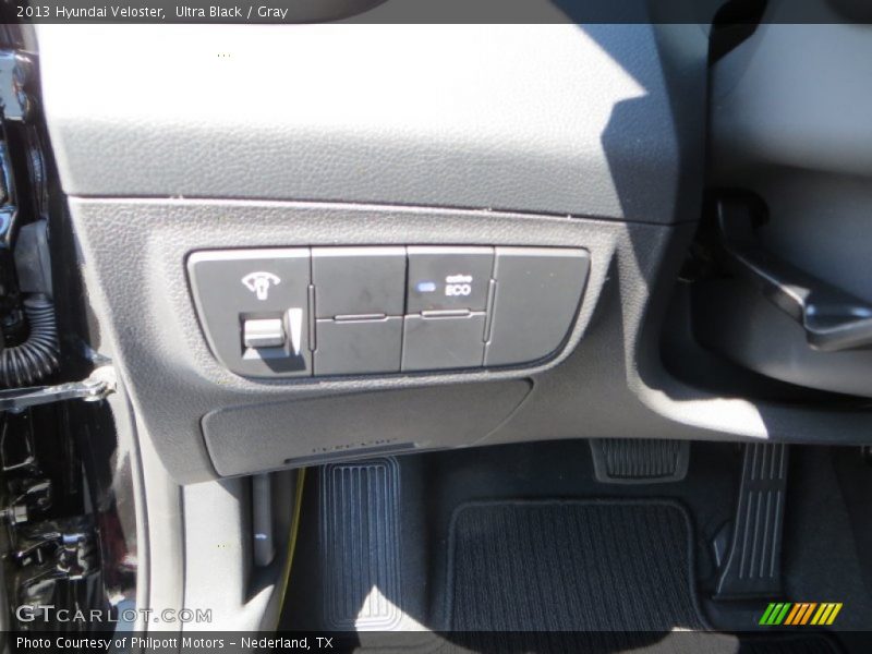 Ultra Black / Gray 2013 Hyundai Veloster