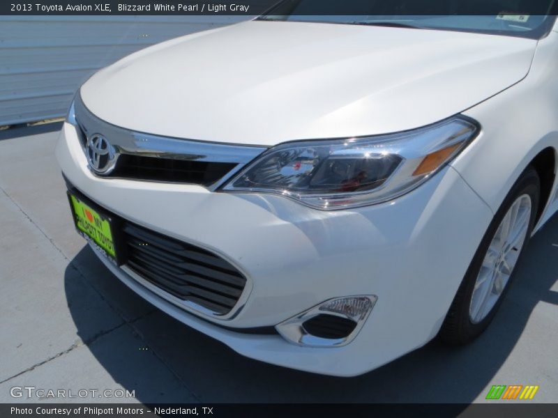 Blizzard White Pearl / Light Gray 2013 Toyota Avalon XLE