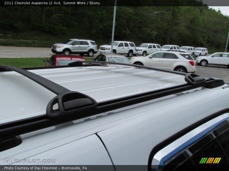 Summit White / Ebony 2011 Chevrolet Avalanche LS 4x4
