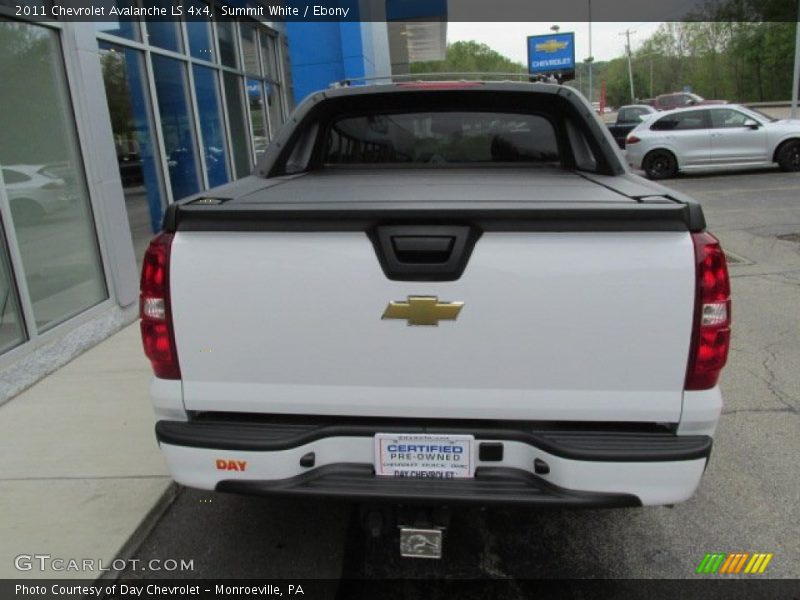 Summit White / Ebony 2011 Chevrolet Avalanche LS 4x4