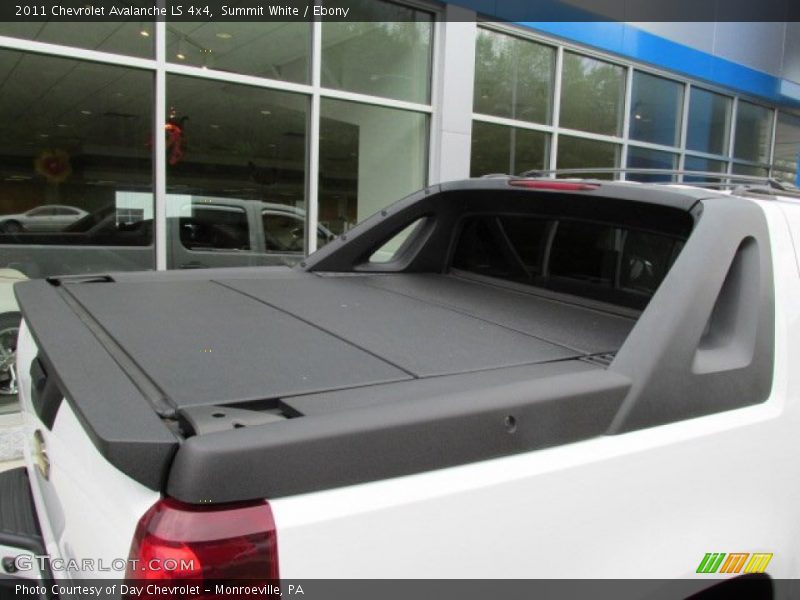 Summit White / Ebony 2011 Chevrolet Avalanche LS 4x4