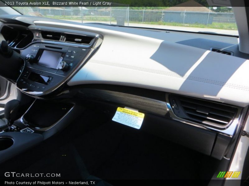 Blizzard White Pearl / Light Gray 2013 Toyota Avalon XLE