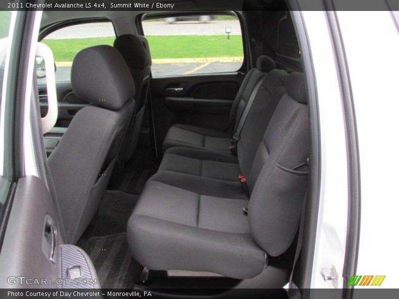 Summit White / Ebony 2011 Chevrolet Avalanche LS 4x4