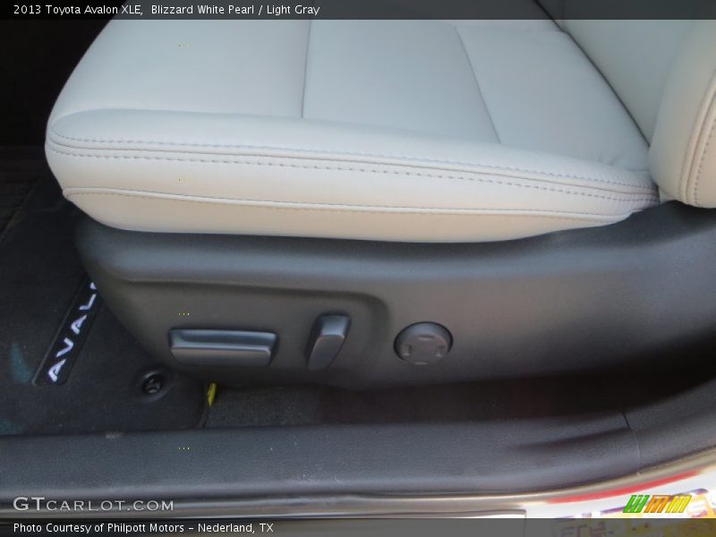 Blizzard White Pearl / Light Gray 2013 Toyota Avalon XLE