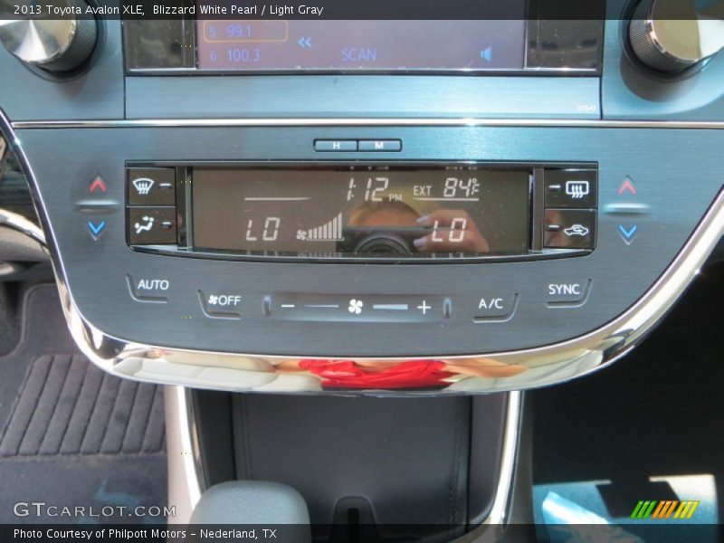 Blizzard White Pearl / Light Gray 2013 Toyota Avalon XLE