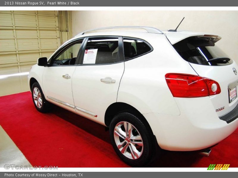 Pearl White / Black 2013 Nissan Rogue SV