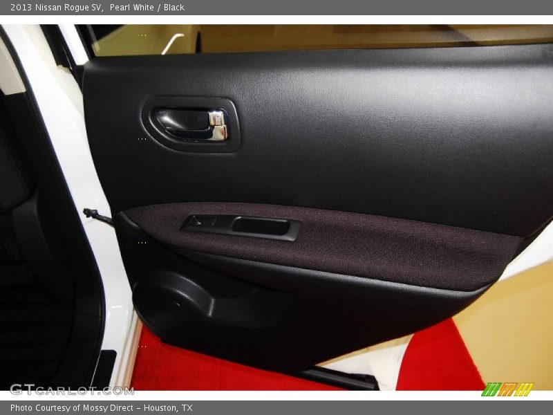 Pearl White / Black 2013 Nissan Rogue SV