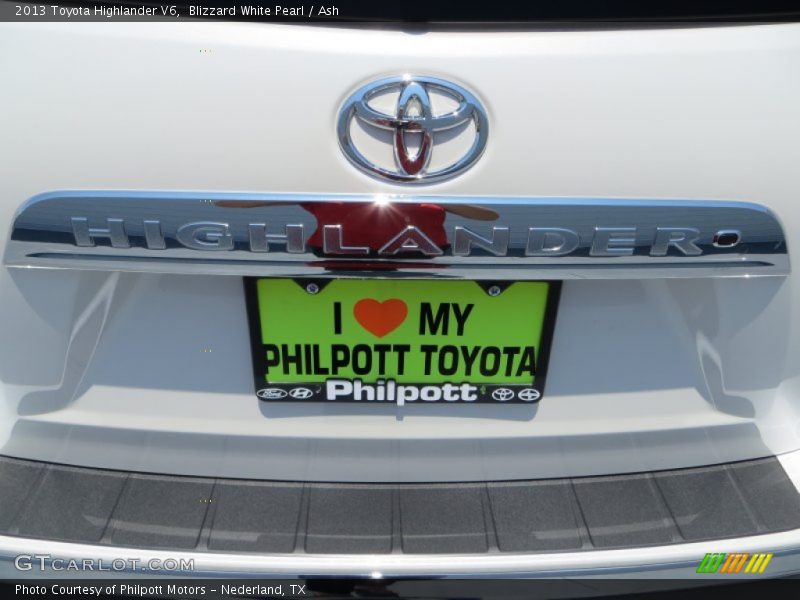 Blizzard White Pearl / Ash 2013 Toyota Highlander V6
